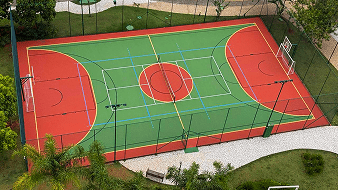 Quadra poliesportiva externa com piso esportivo Lisonda para uso recreativo